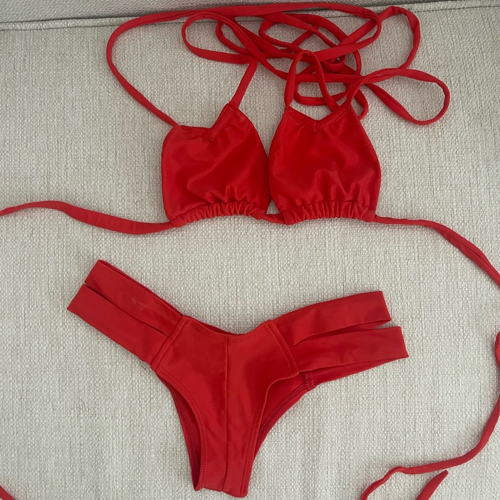 Montce red bikini